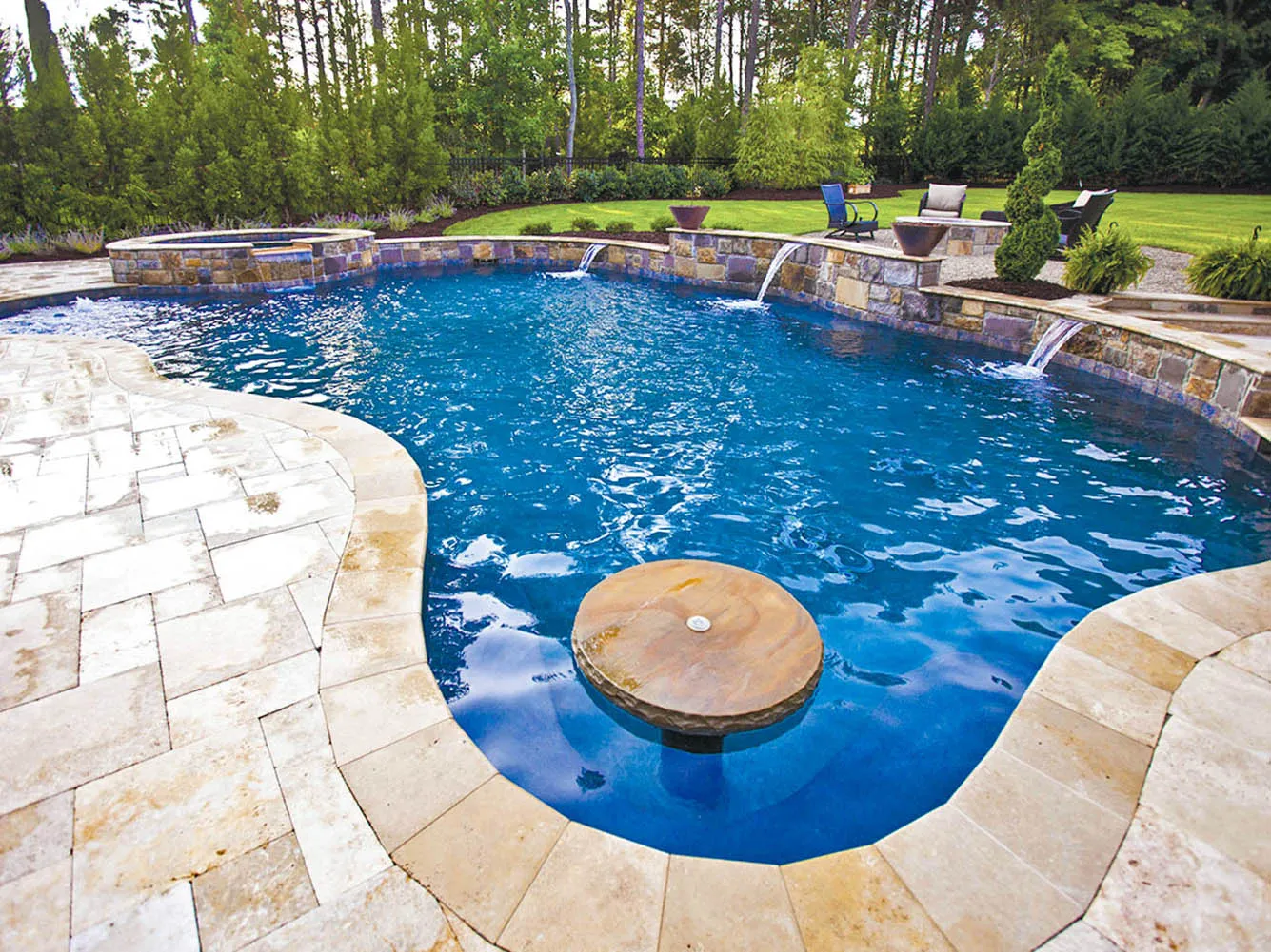 Picture of Elite Custom Pools installed this pool in a client’s backyard. - Elite Custom Pools Inc