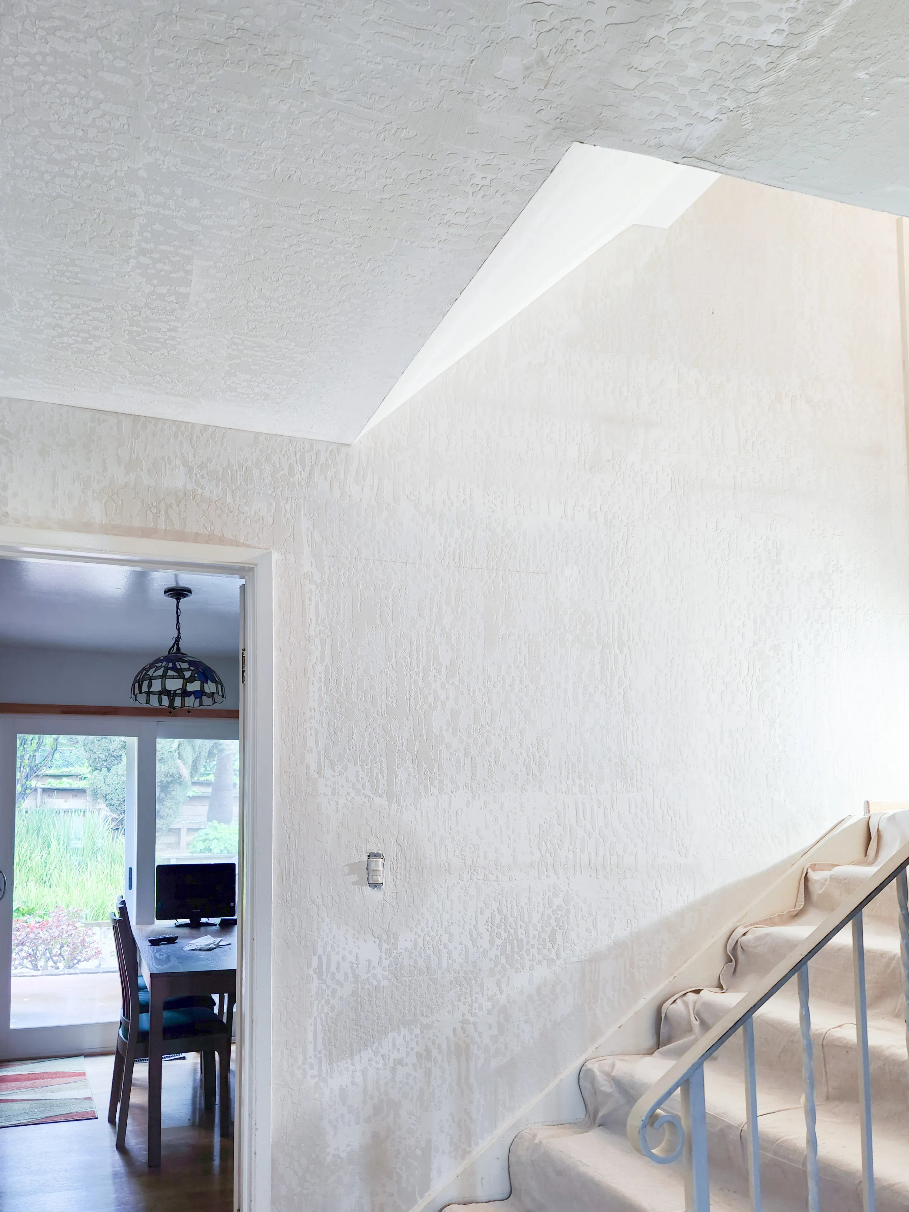 Picture of Sulvaran Drywall used a skip trowel texture on this wall and ceiling. - Sulvaran Drywall