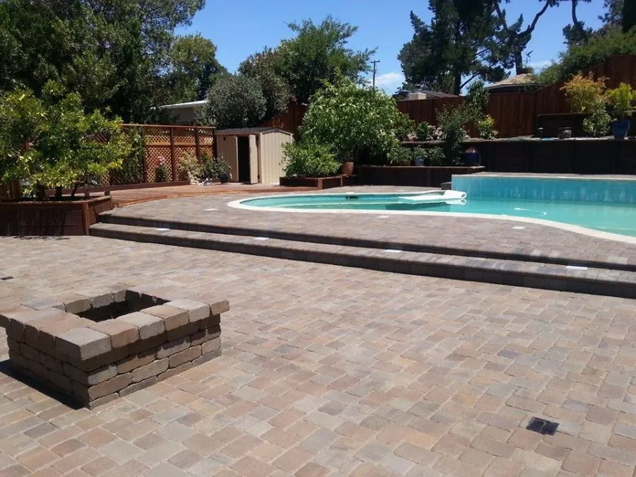 Picture of This Cambridge Cobble installation features a combination of Victorian and Toscana colors. - Atlas Pavers Co.