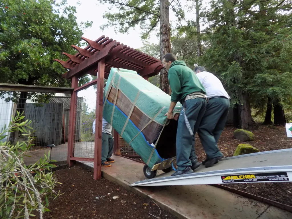 Picture of A local crew unloads at a residence. - A and P Moving, Inc.