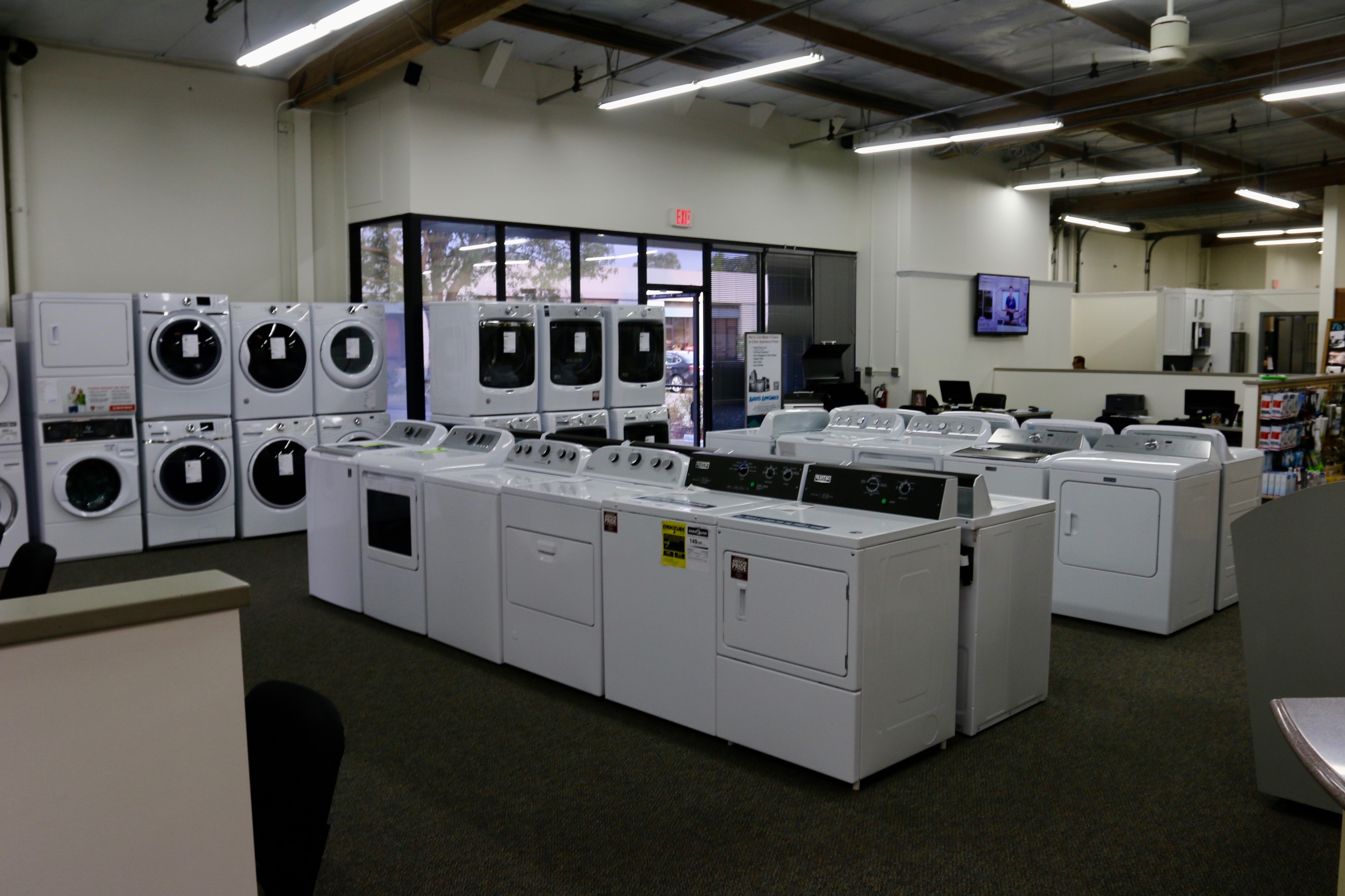 Picture of A look at Asien's Appliance's laundry section - Asien's Appliance, Inc.