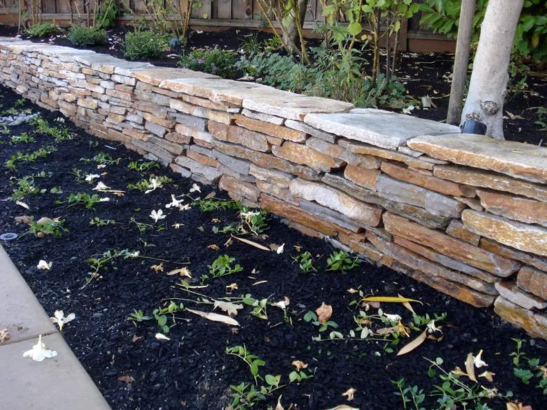 Picture of A natural ledger stone retaining wall in Alamo - Dana Lund Landscaping, LLC