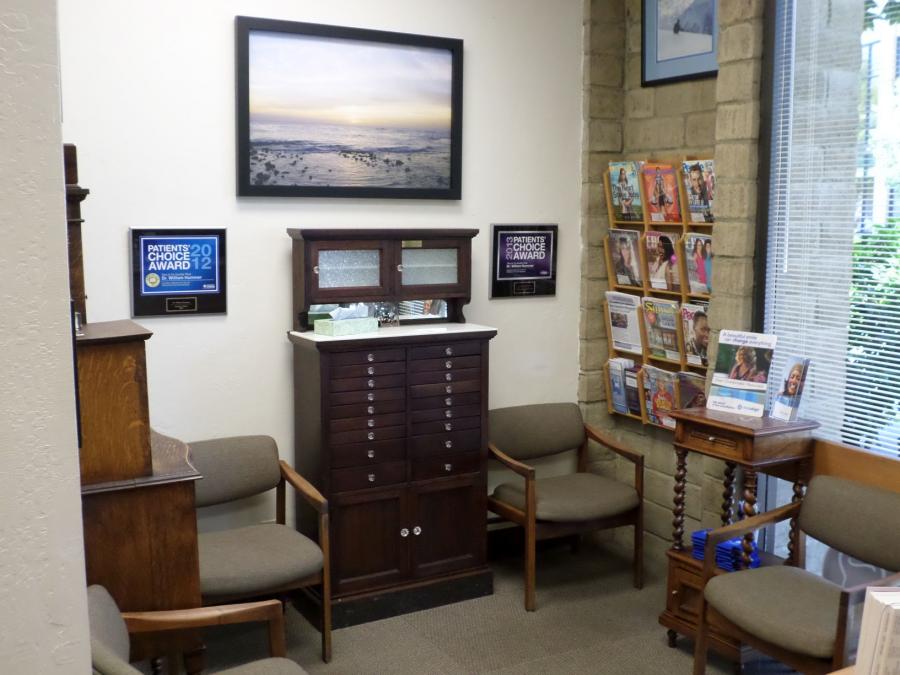 Picture of A look at William R. Hummer DDS' comfortable reception area - William R. Hummer, DDS