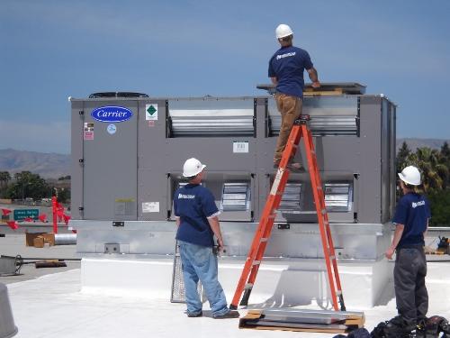 Picture of Innovative Mechanical's technicians prepare to install an air handler at Second Harvest Food Bank. - Innovative Mechanical, Inc.