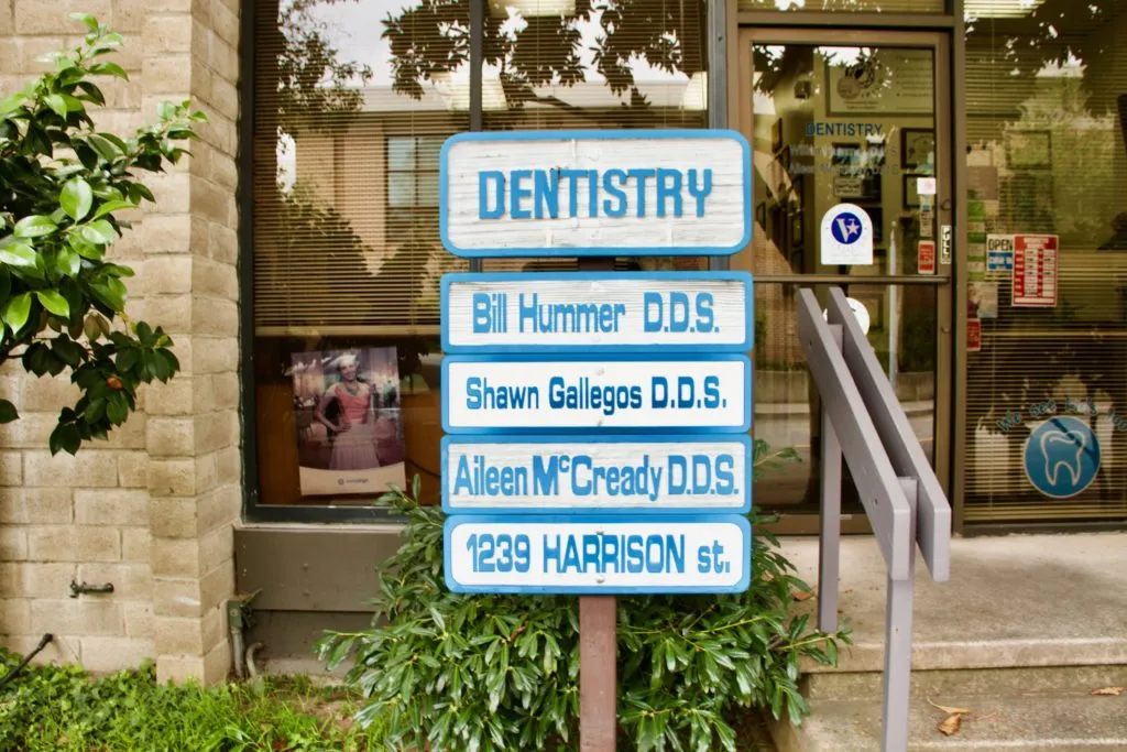 Picture of William R. Hummer DDS' front office sign - William R. Hummer, DDS