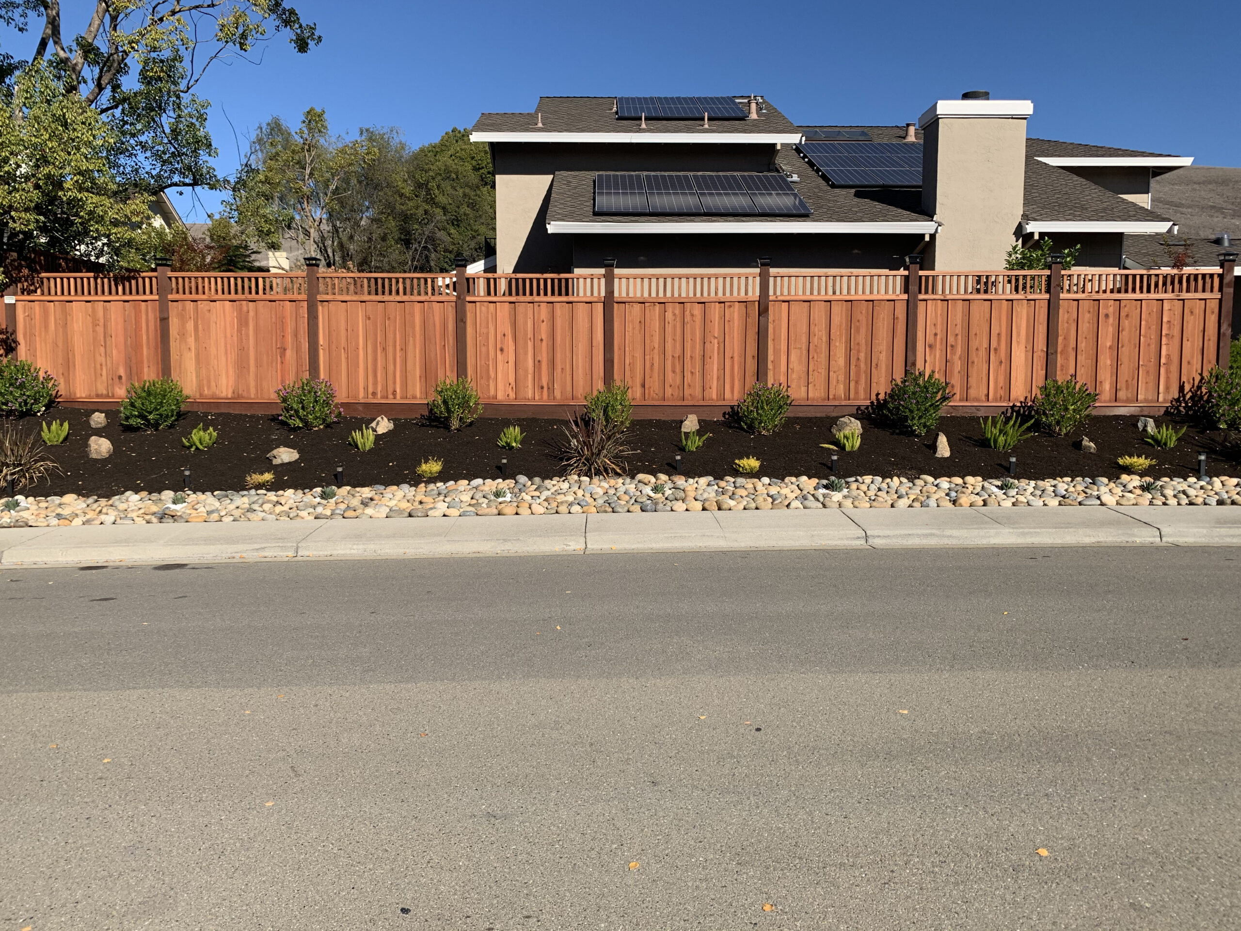 Picture of AMM Fencing installed this piano key-style lattice fence. - AMM Fencing