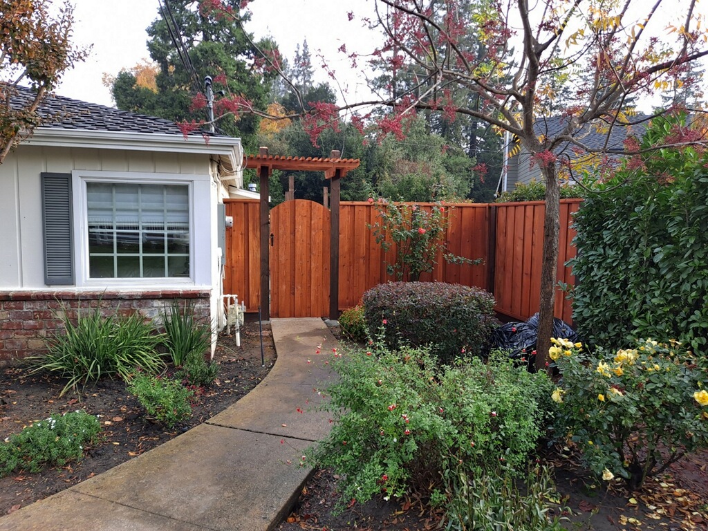 Picture of This redwood gate features a trellis. - AMM Fencing