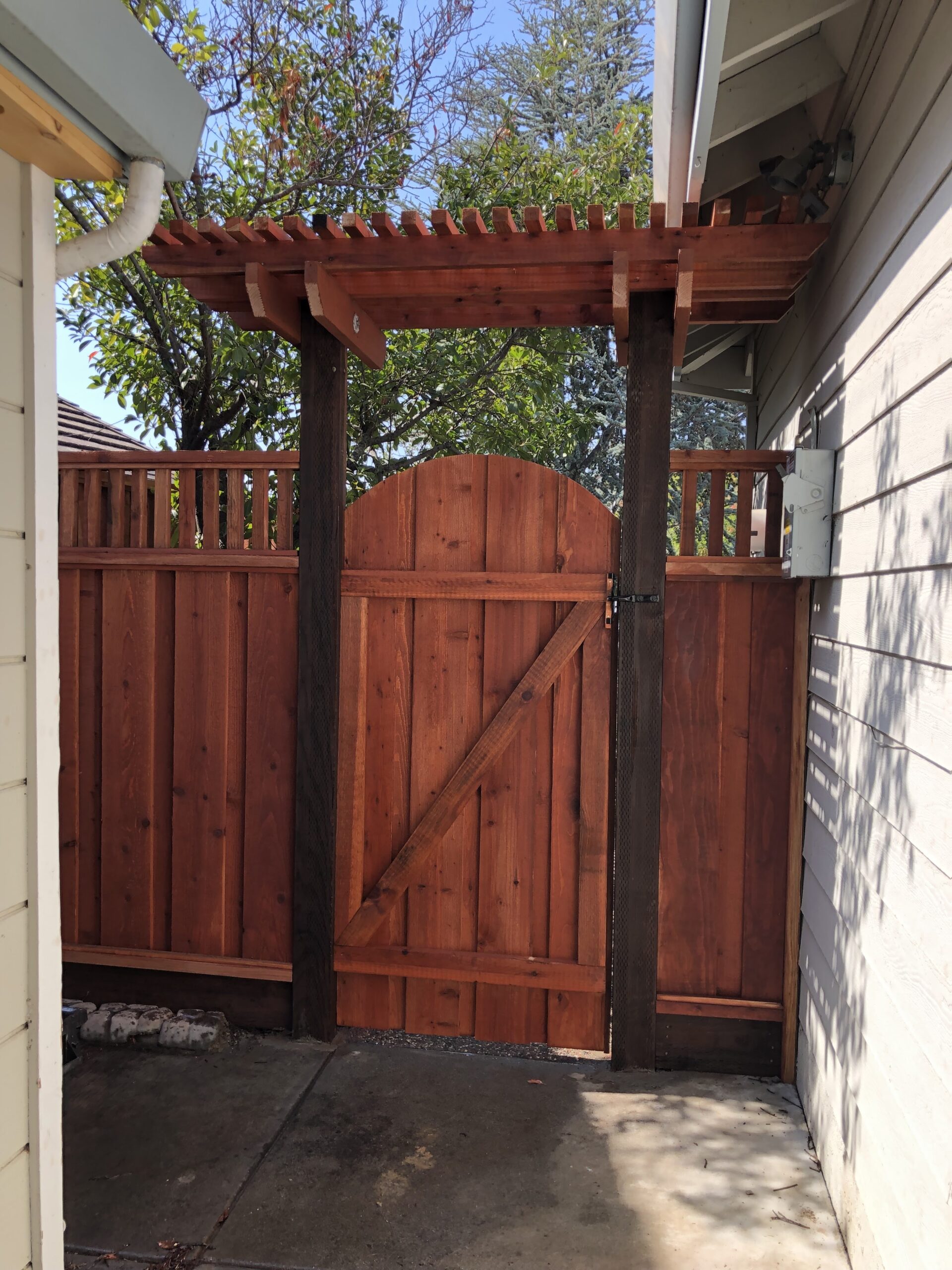 Picture of This redwood gate features a trellis. - AMM Fencing