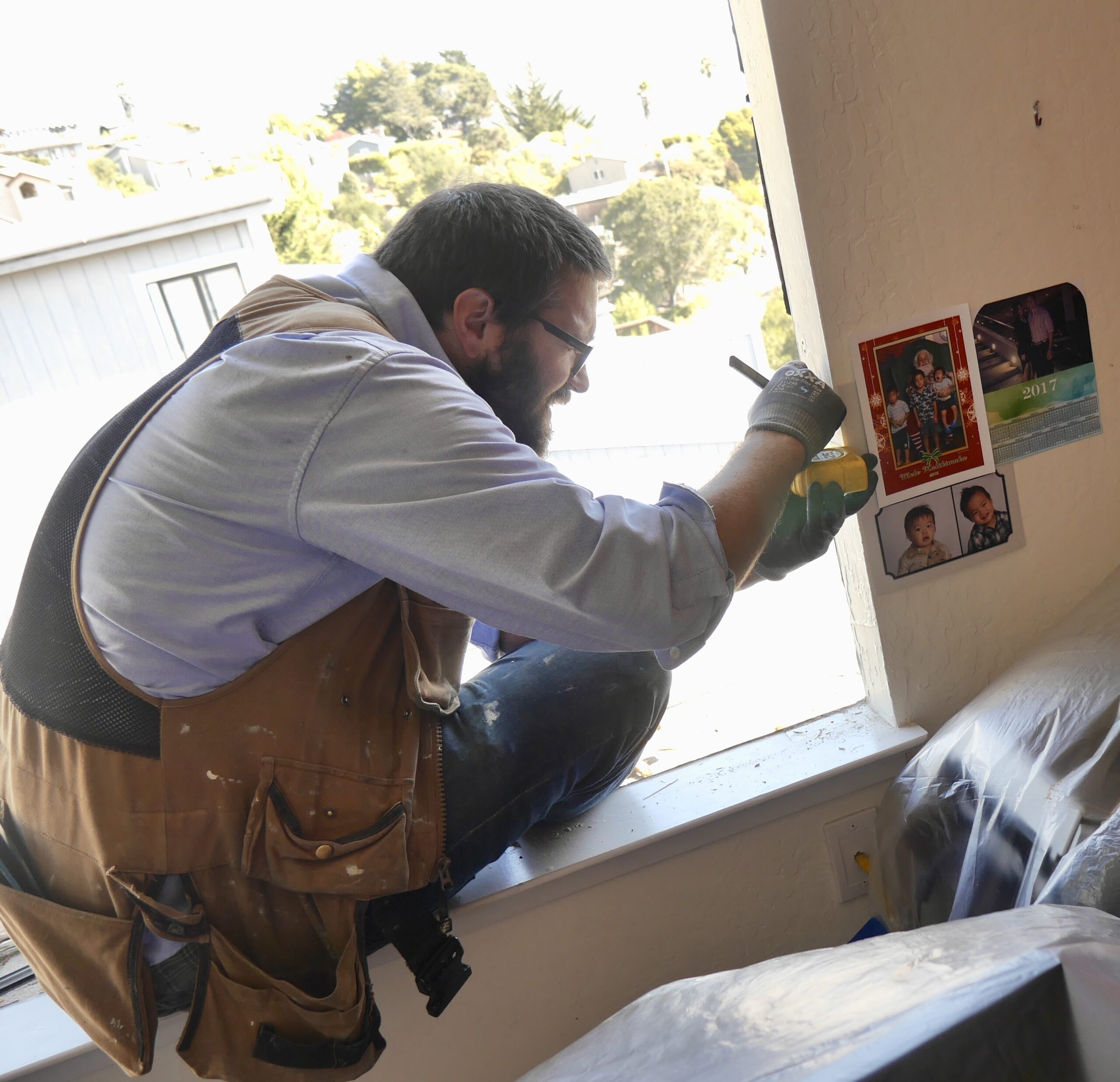 Picture of Master Installer Jeff carefully measures the window opening prior to installing a new replacement window. - Save Energy Company